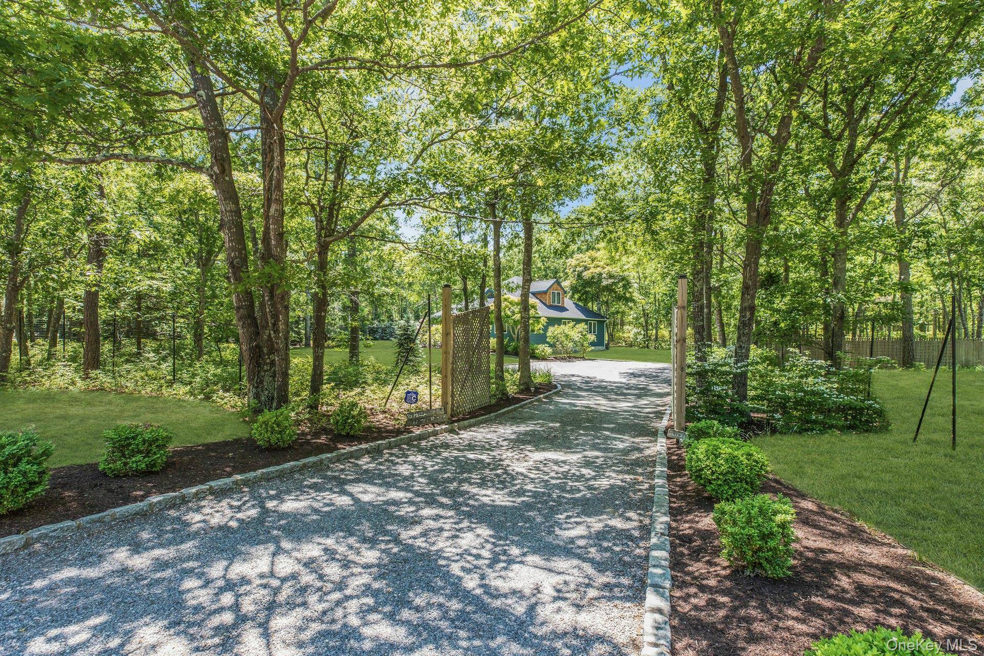 16 Hildreth RD, Hampton Bays, NY 11946