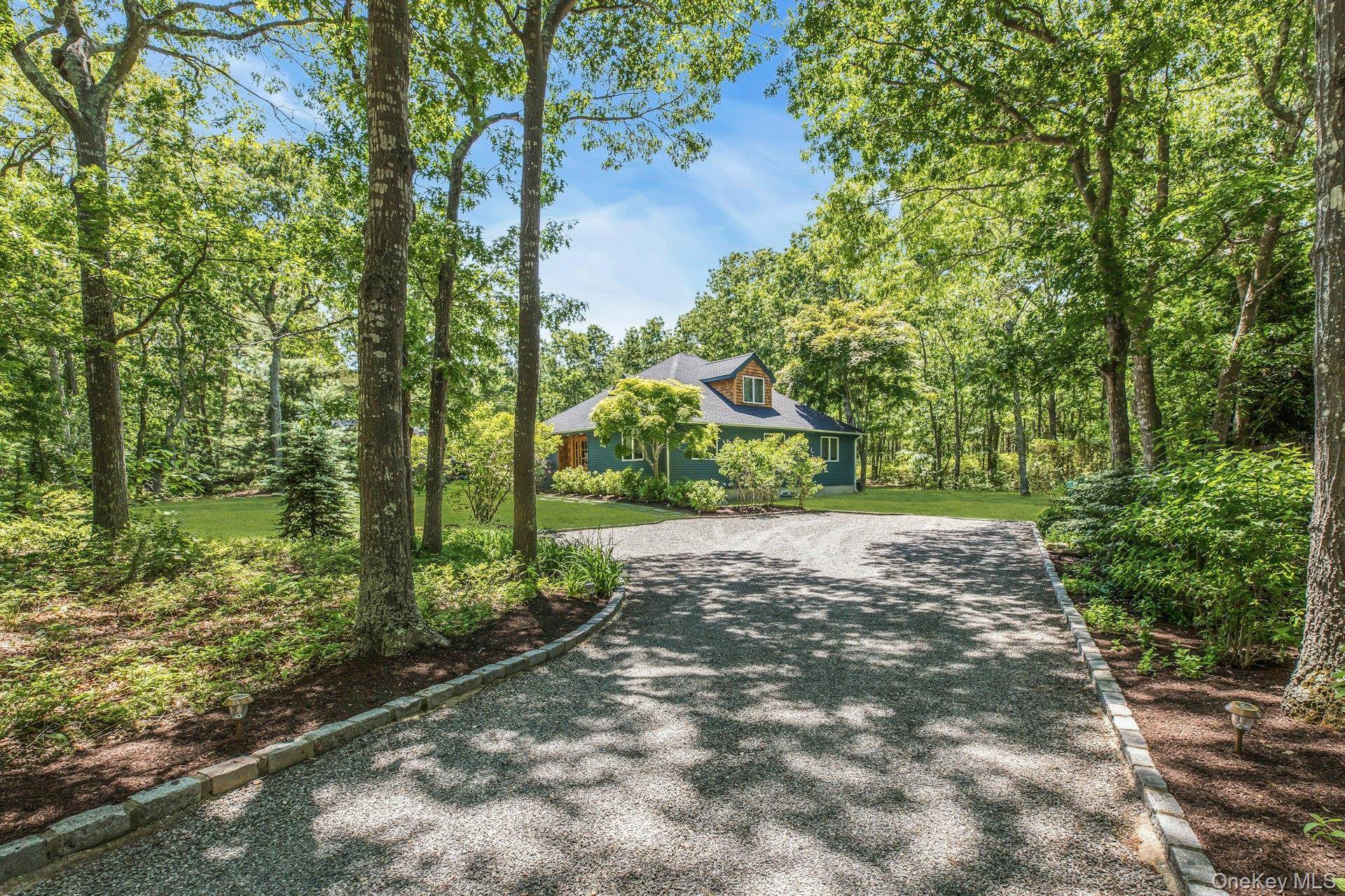 16 Hildreth RD, Hampton Bays, NY 11946