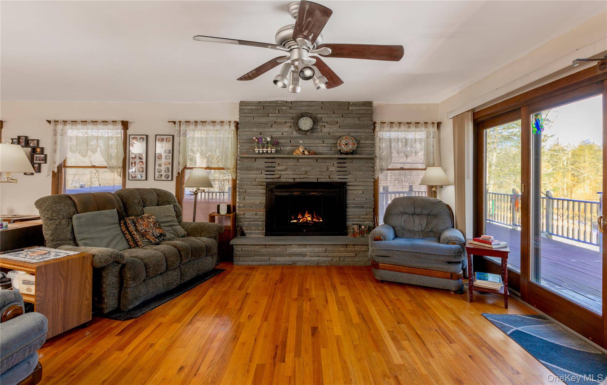 15 Unity LN, New Paltz, NY 12561