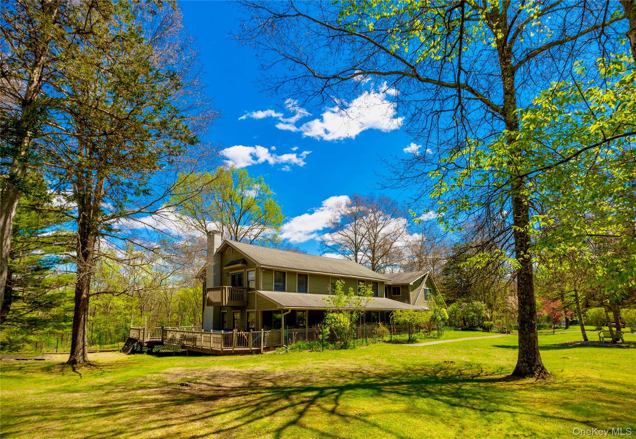 15 Unity LN, New Paltz, NY 12561
