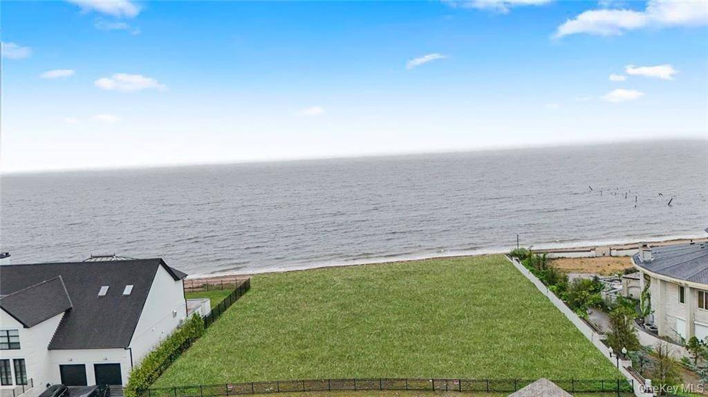 140 Nicolosi DR, Staten Island, NY 10312