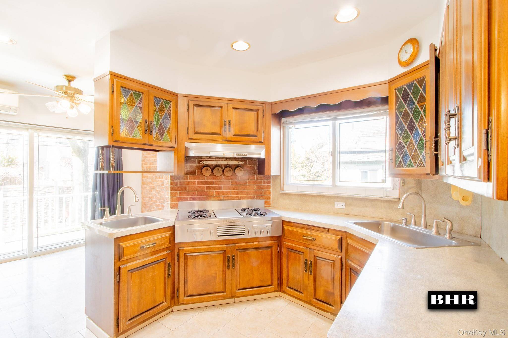 154 Beaumont ST, Brooklyn, NY 11235