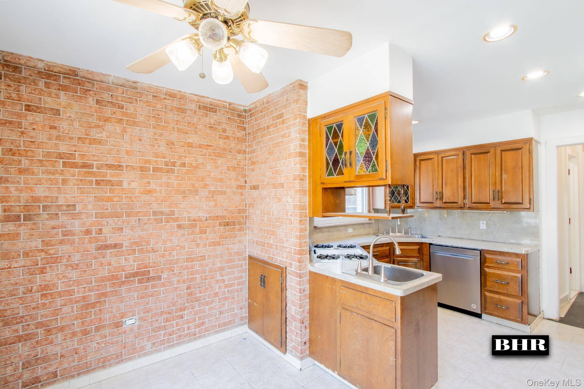 154 Beaumont ST, Brooklyn, NY 11235