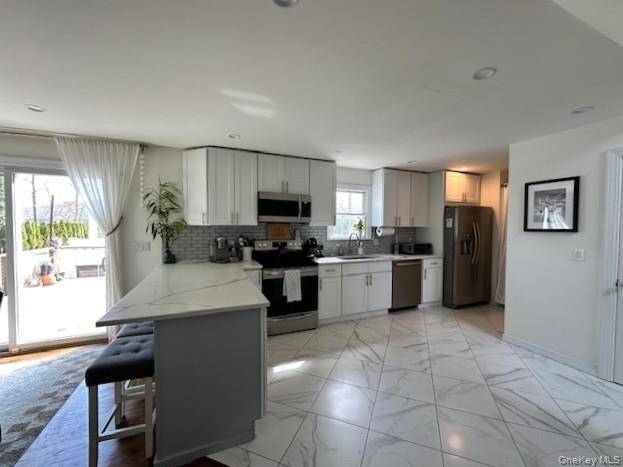 48 N Columbine AVE, Hampton Bays, NY 11946