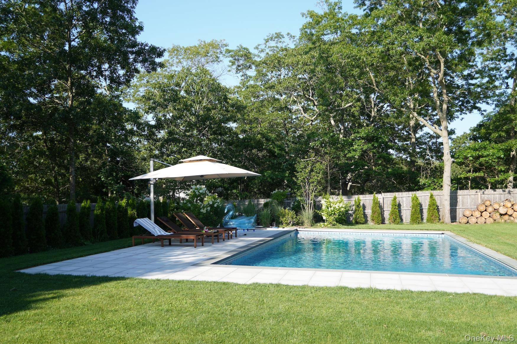 48 N Columbine AVE, Hampton Bays, NY 11946