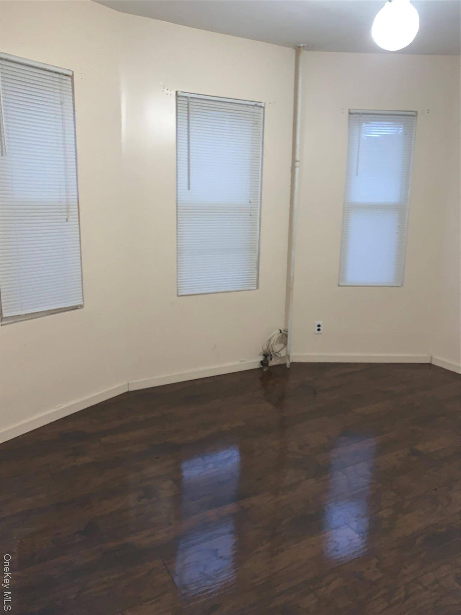 8674 108th ST, Richmond Hill, NY 11418