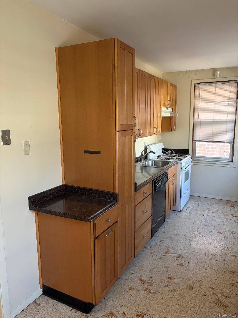 23-84 33rd, Astoria, NY 11105