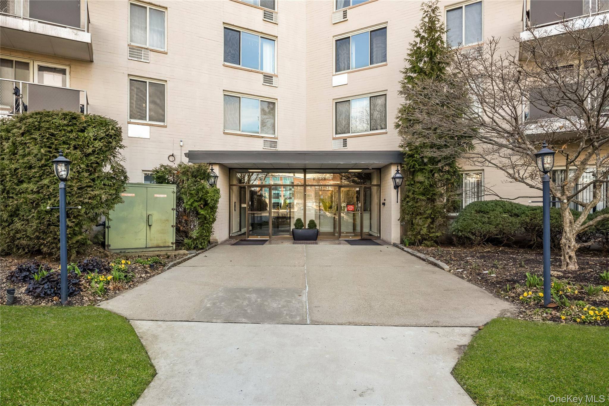 135 Post AVE #1O, Westbury, NY 11590