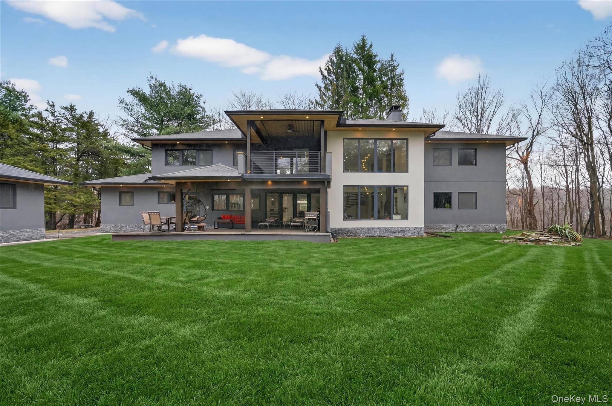 41 Sand Hill LN, Florida, NY 10921