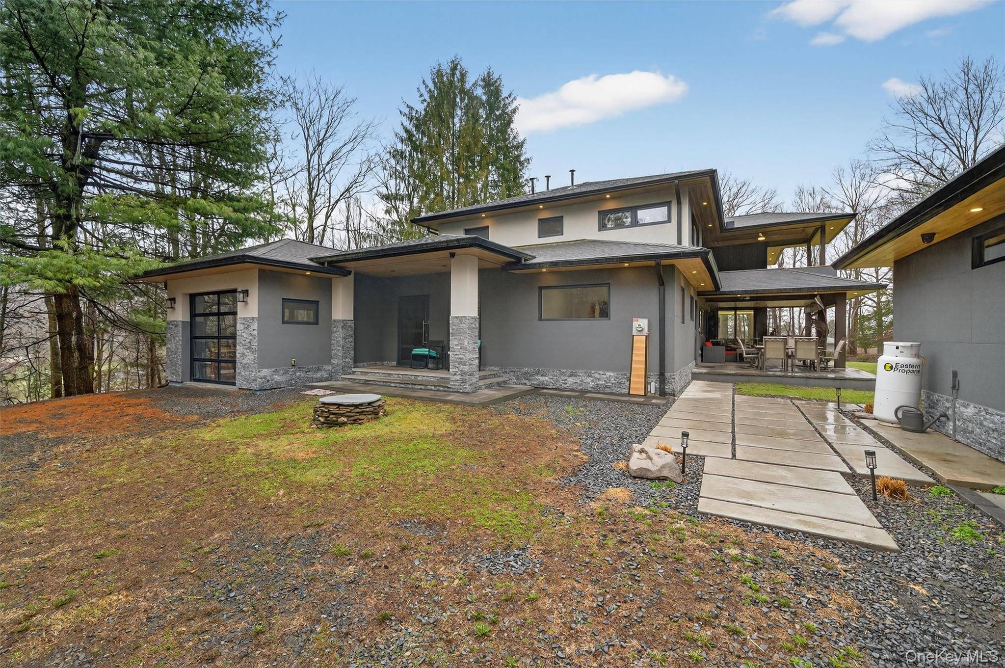 41 Sand Hill LN, Florida, NY 10921