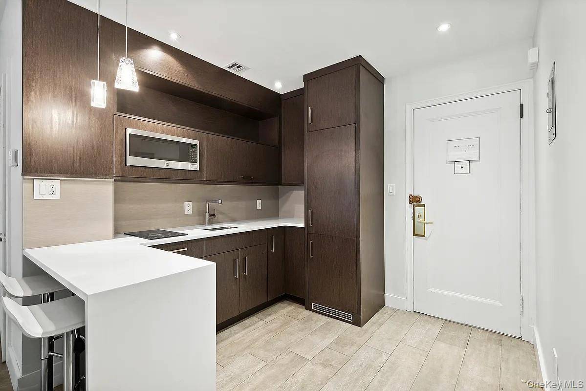 111 East 56th Street #1102, New York (manhattan), NY 10022