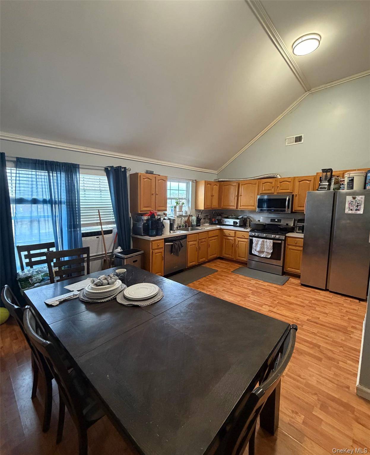 83 3rd AVE, Bay Shore, NY 11706