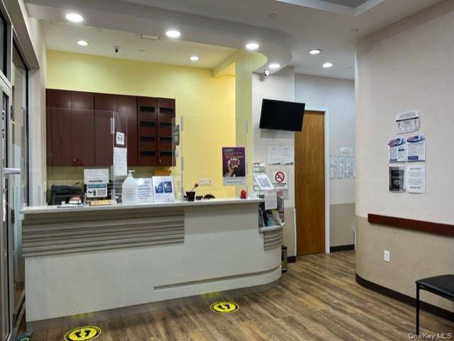 131-07 40th RD #E06, Flushing, NY 11354