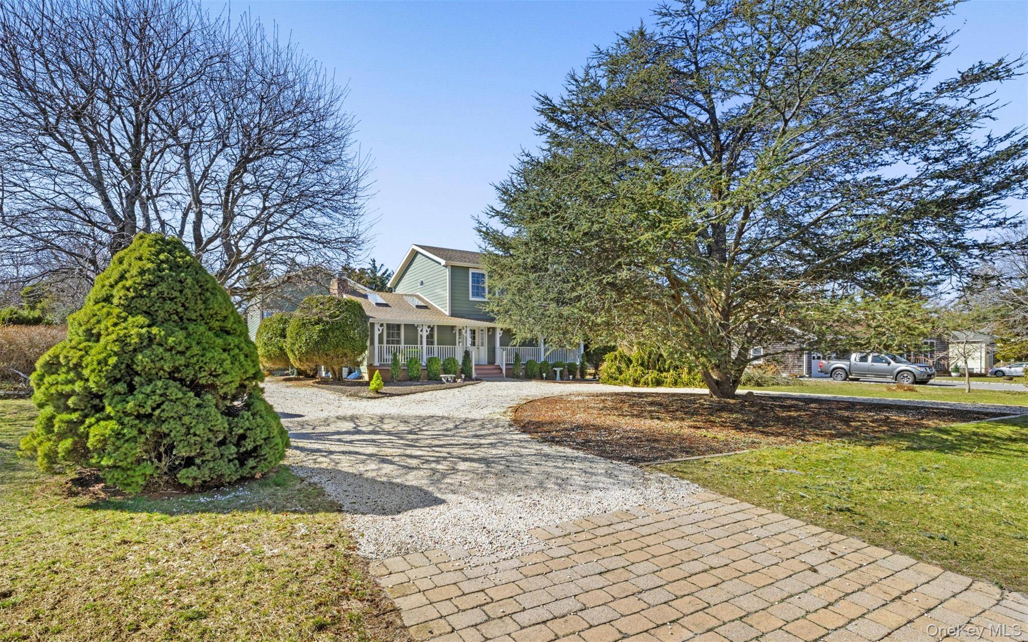 22 Peninsula DR, Sag Harbor, NY 11963