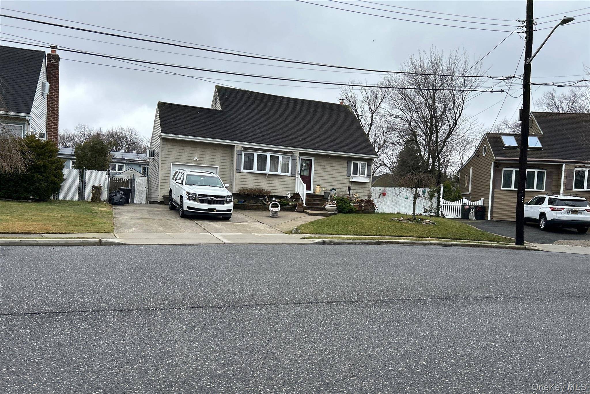 34 Karen ST, West Babylon, NY 11704