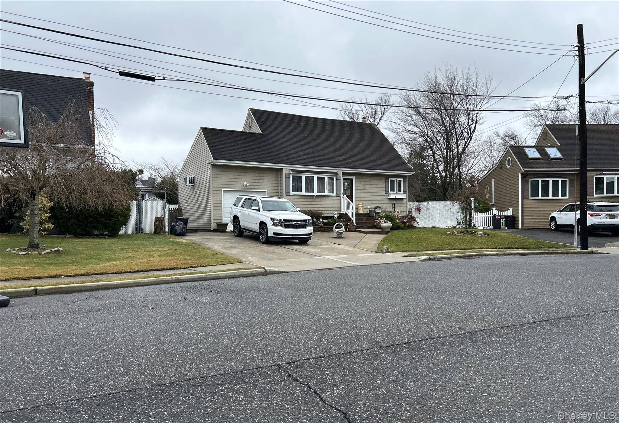 34 Karen ST, West Babylon, NY 11704