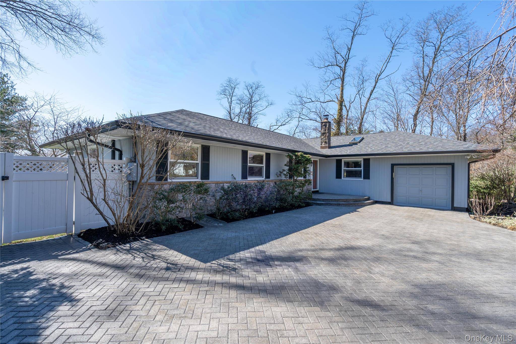 6 Edcris LN, Huntington, NY 11743