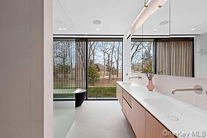 1080 Springs Fireplace RD, East Hampton, NY 11937