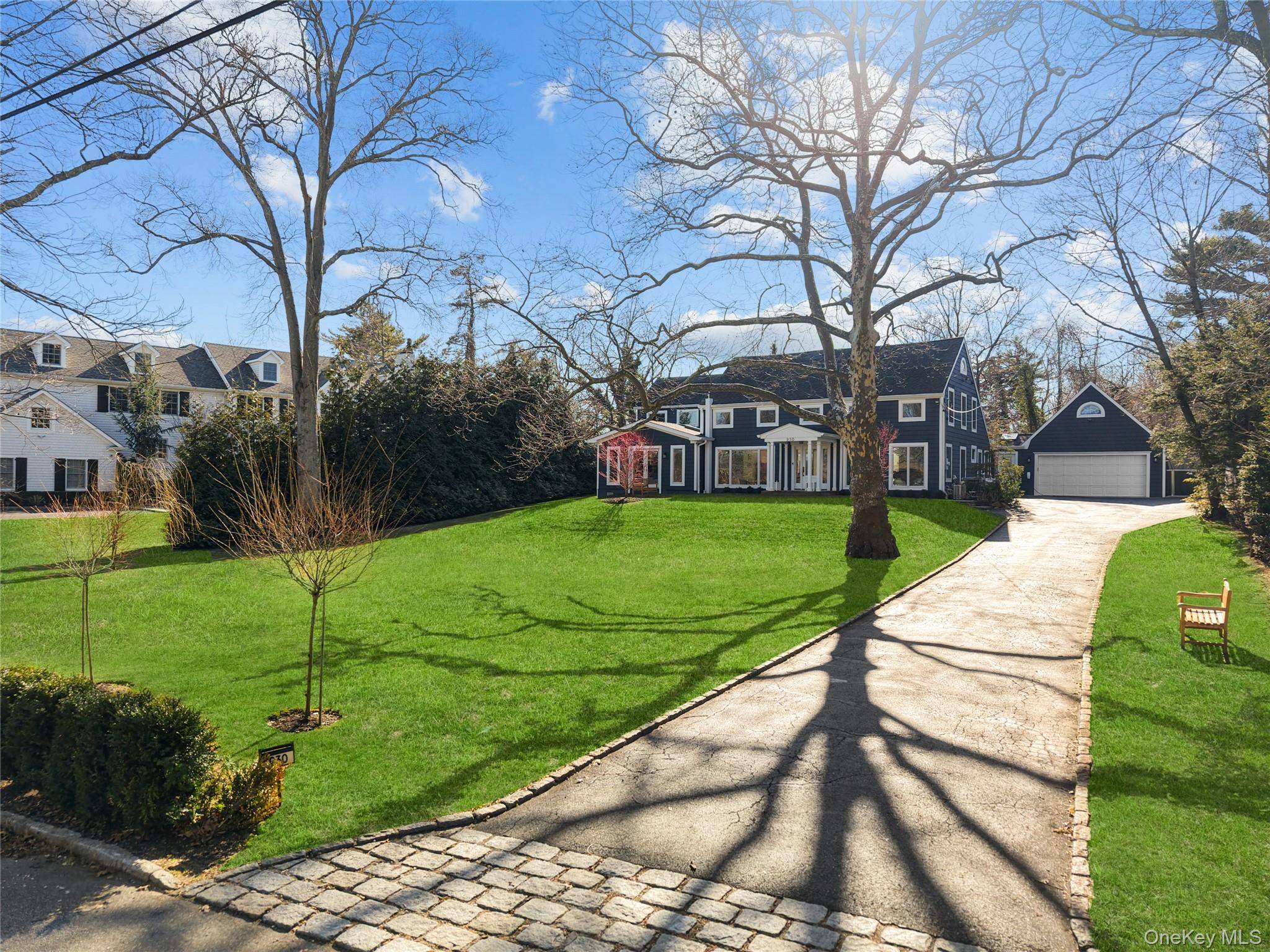 930 Smith LN, Hewlett Neck, NY 11598