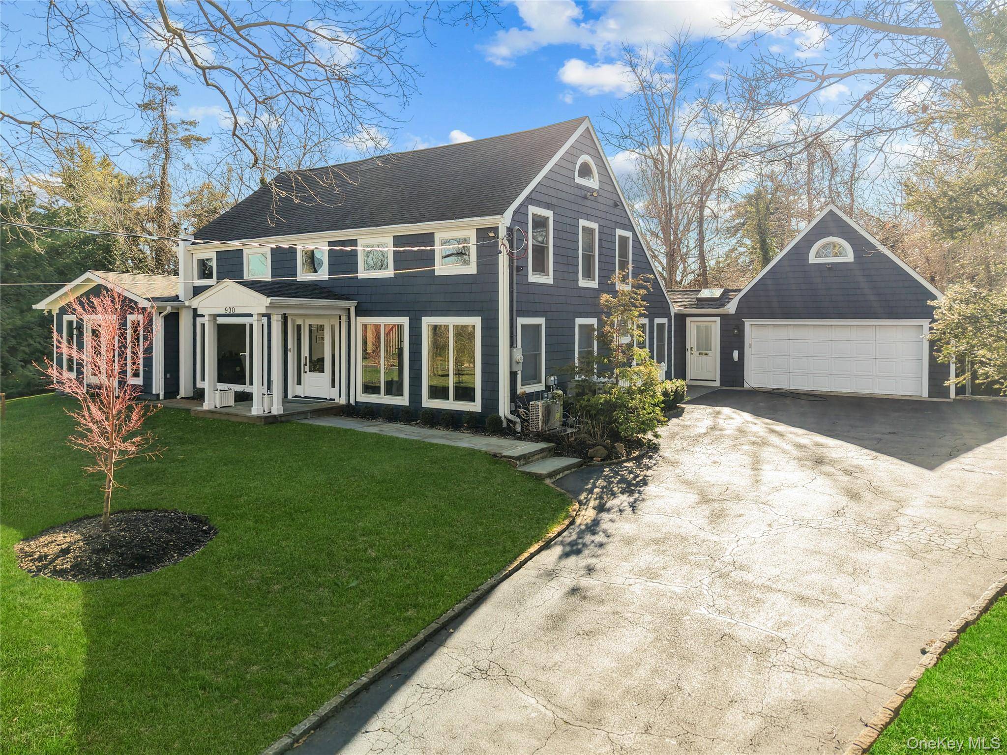 930 Smith LN, Hewlett Neck, NY 11598
