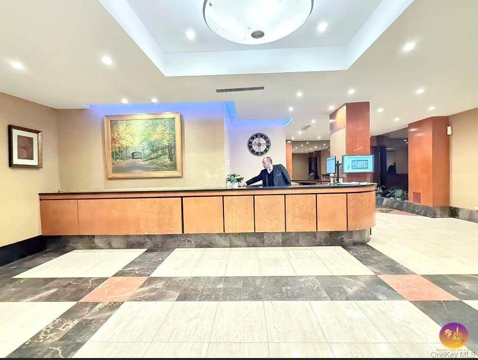 11817 Union TPKE #14J, Forest Hills, NY 11357