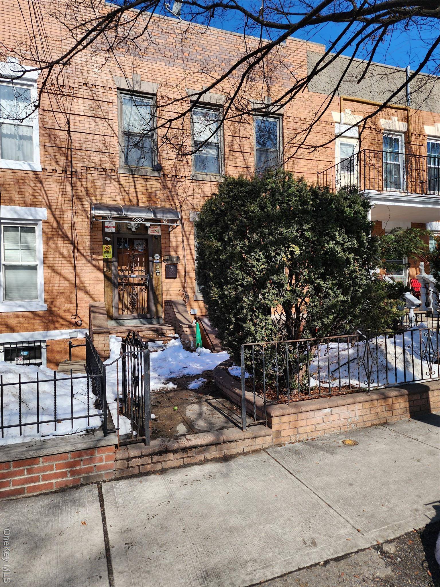 6161 Eliot AVE, Middle Village, NY 11379