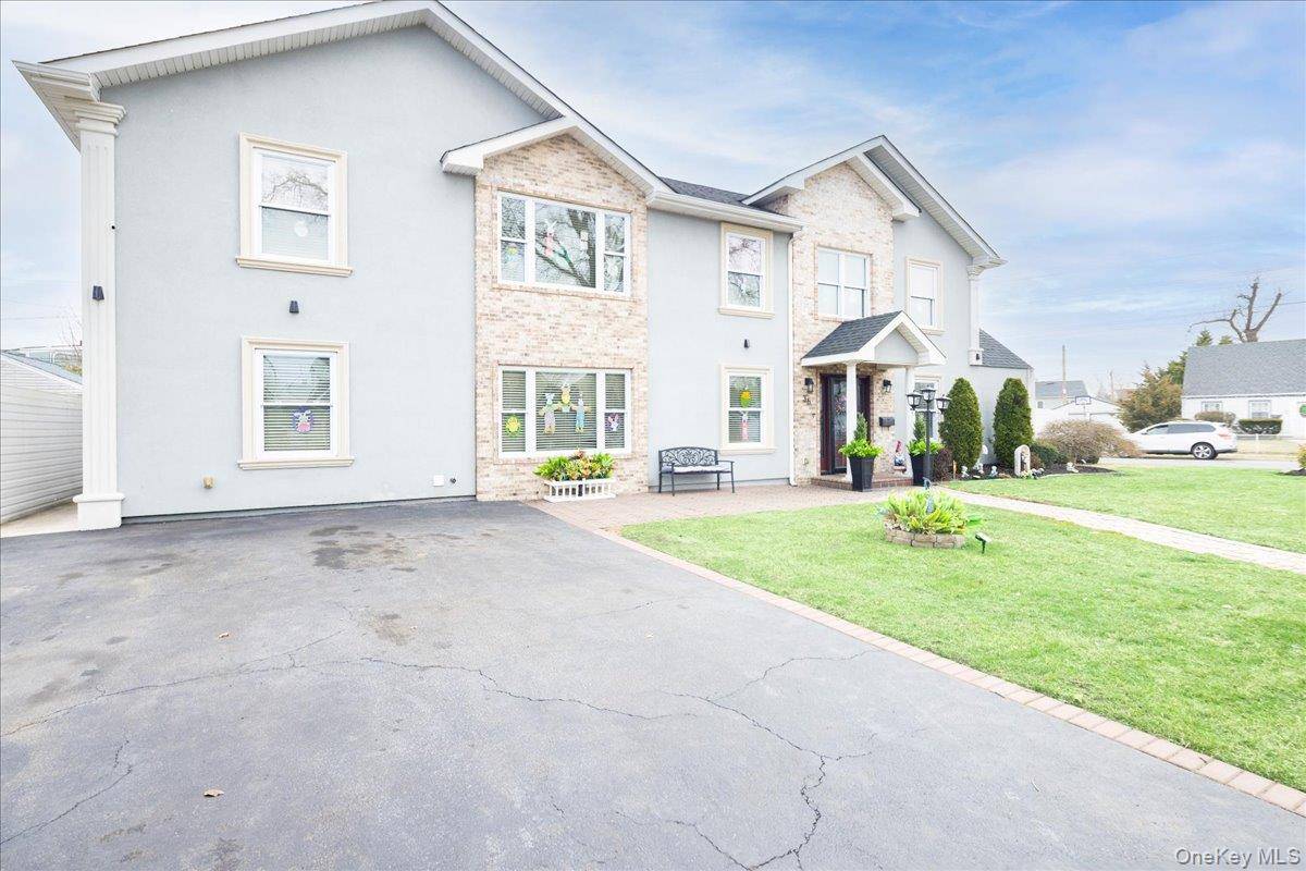 35 Carnation RD, Levittown, NY 11756