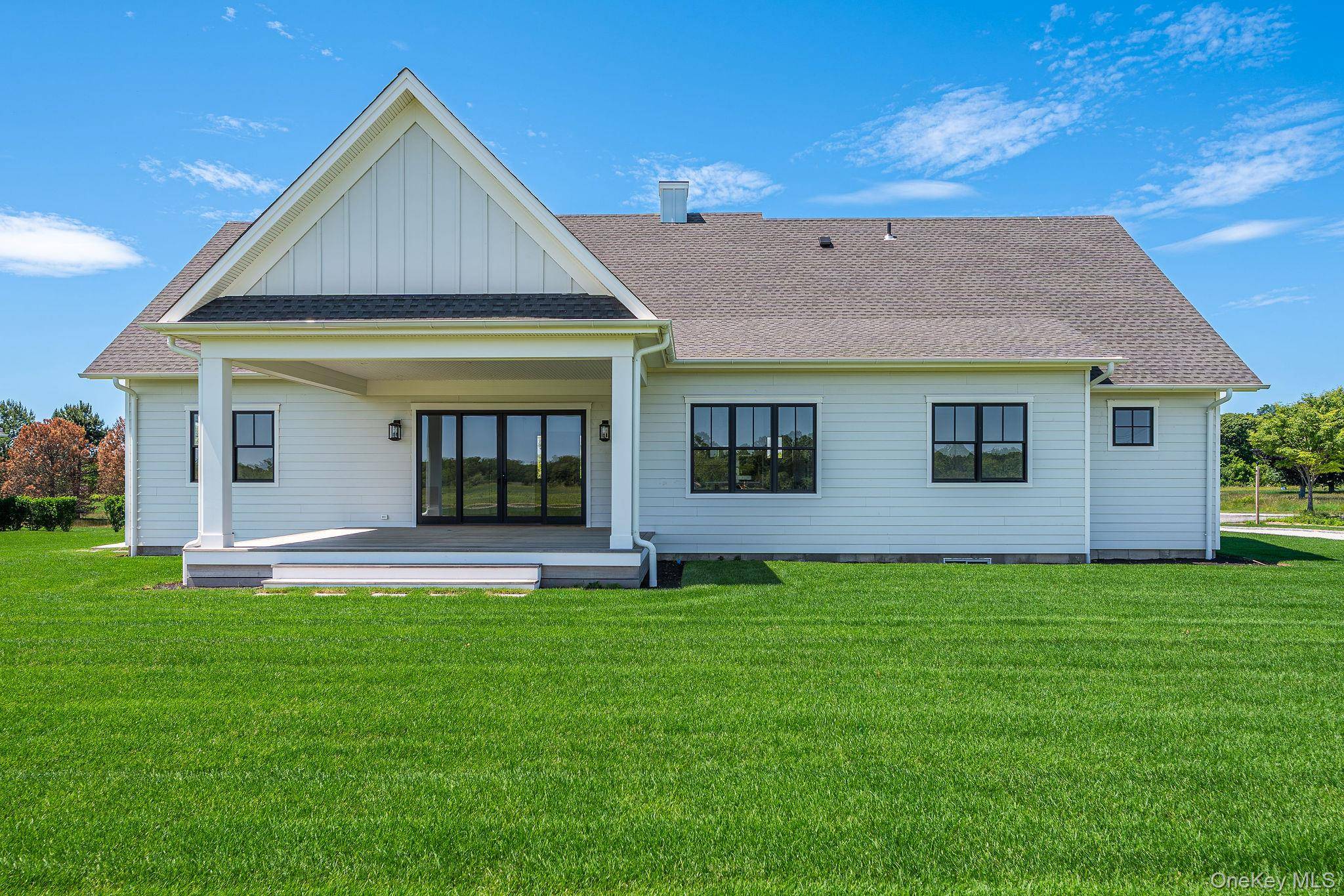 25 Club DR, Baiting Hollow, NY 11933