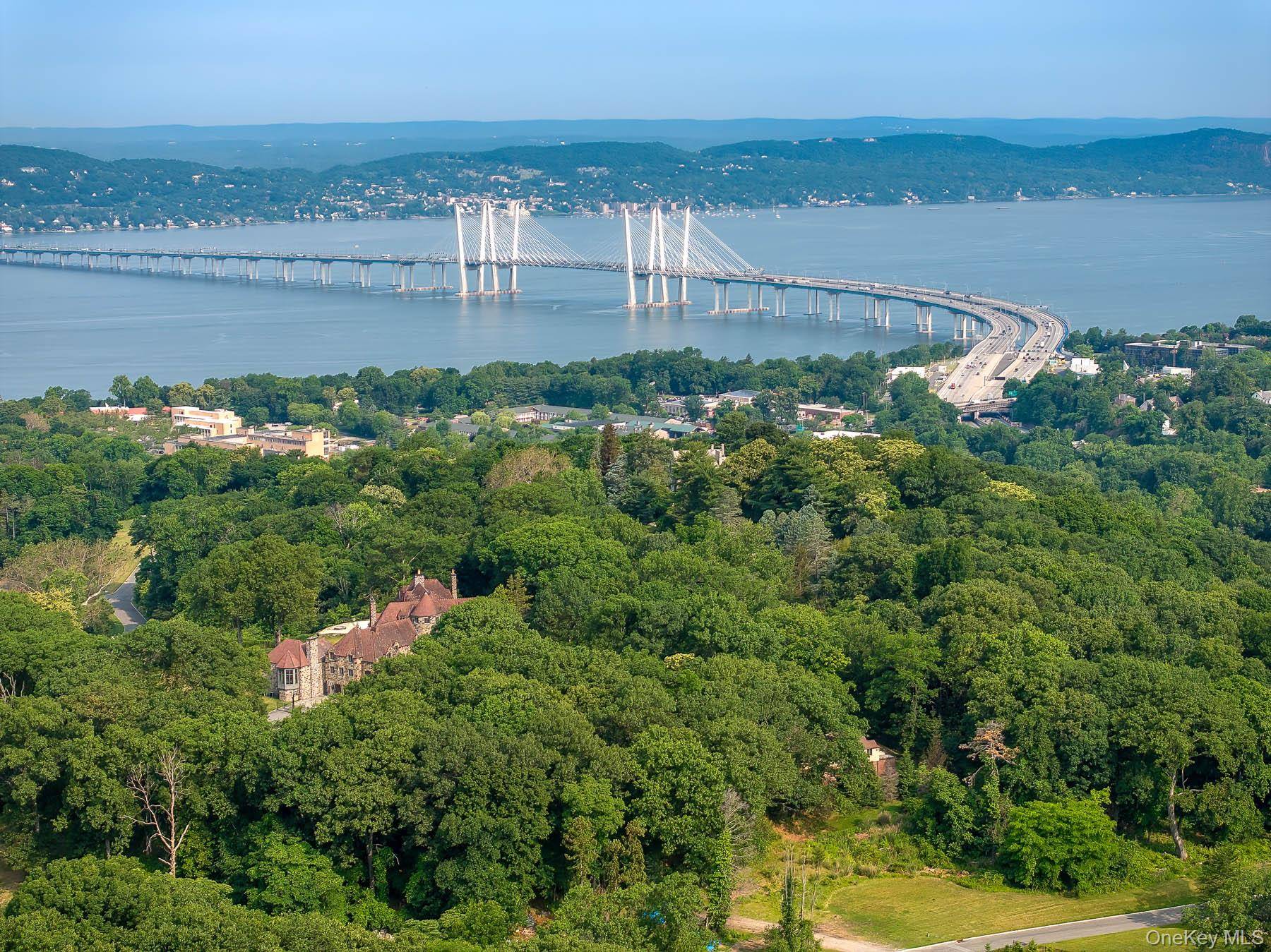 17 Carriage TRL, Tarrytown, NY 10591