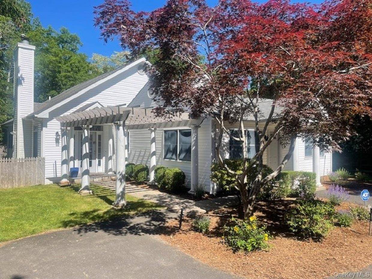 35 Maple ST, Westhampton Beach, NY 11978
