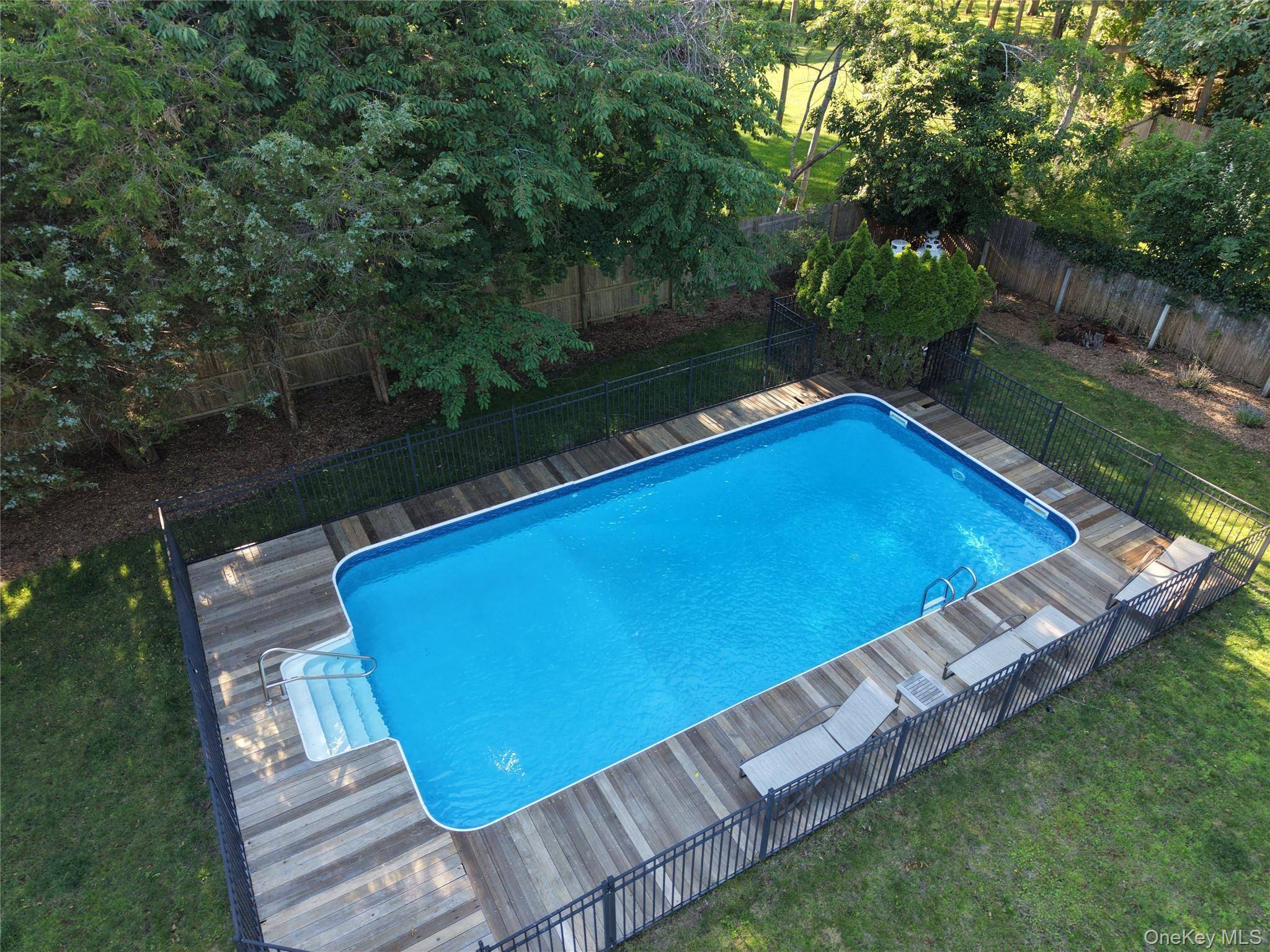 35 Maple ST, Westhampton Beach, NY 11978