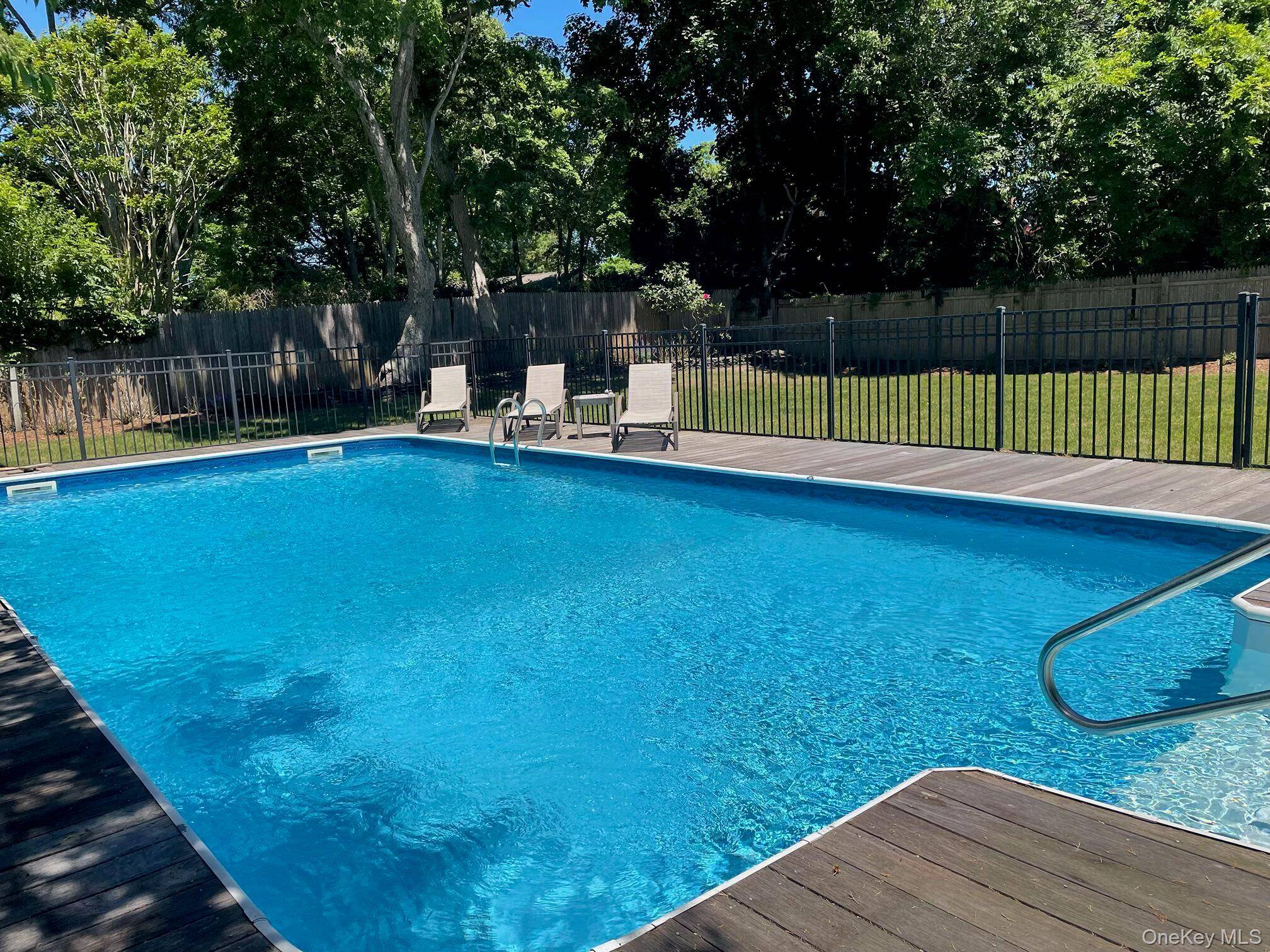 35 Maple ST, Westhampton Beach, NY 11978