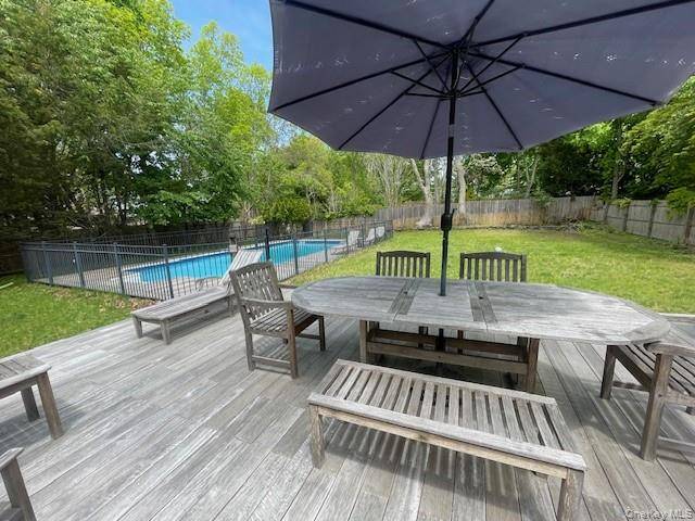 35 Maple ST, Westhampton Beach, NY 11978