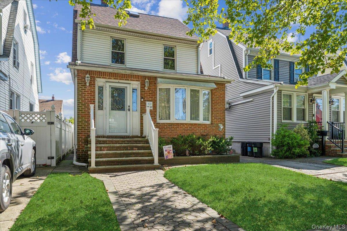 88-37 249th ST, Bellerose, NY 11426