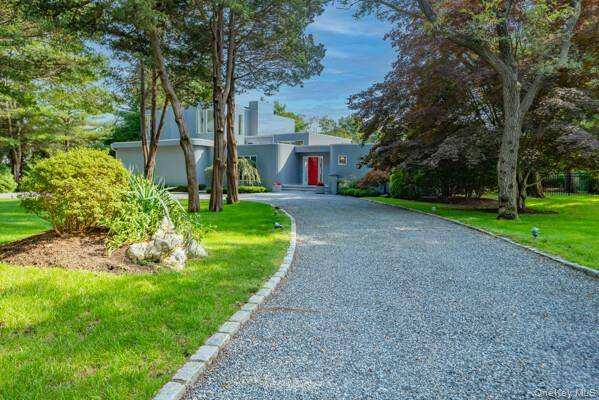 3 Mallard LN, Remsenburg, NY 11960
