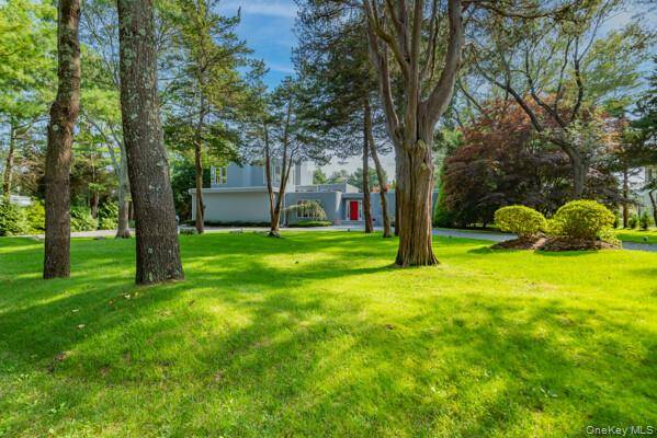 3 Mallard LN, Remsenburg, NY 11960