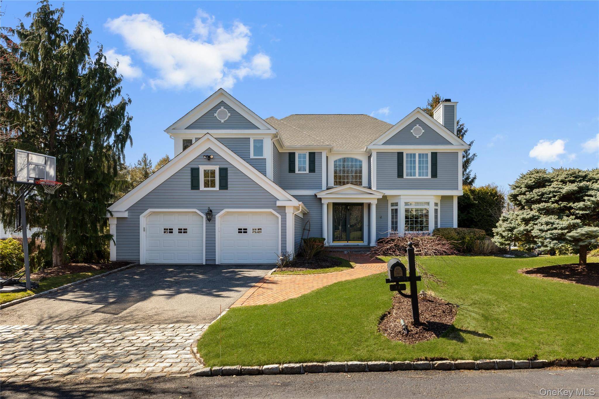 14 Meadow LN, Manhasset, NY 11030