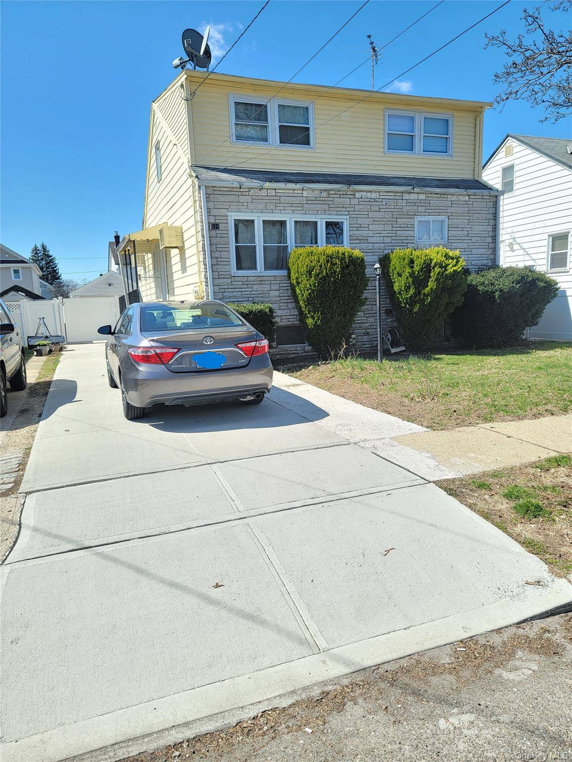 521 N 7th ST, New Hyde Park, NY 11040