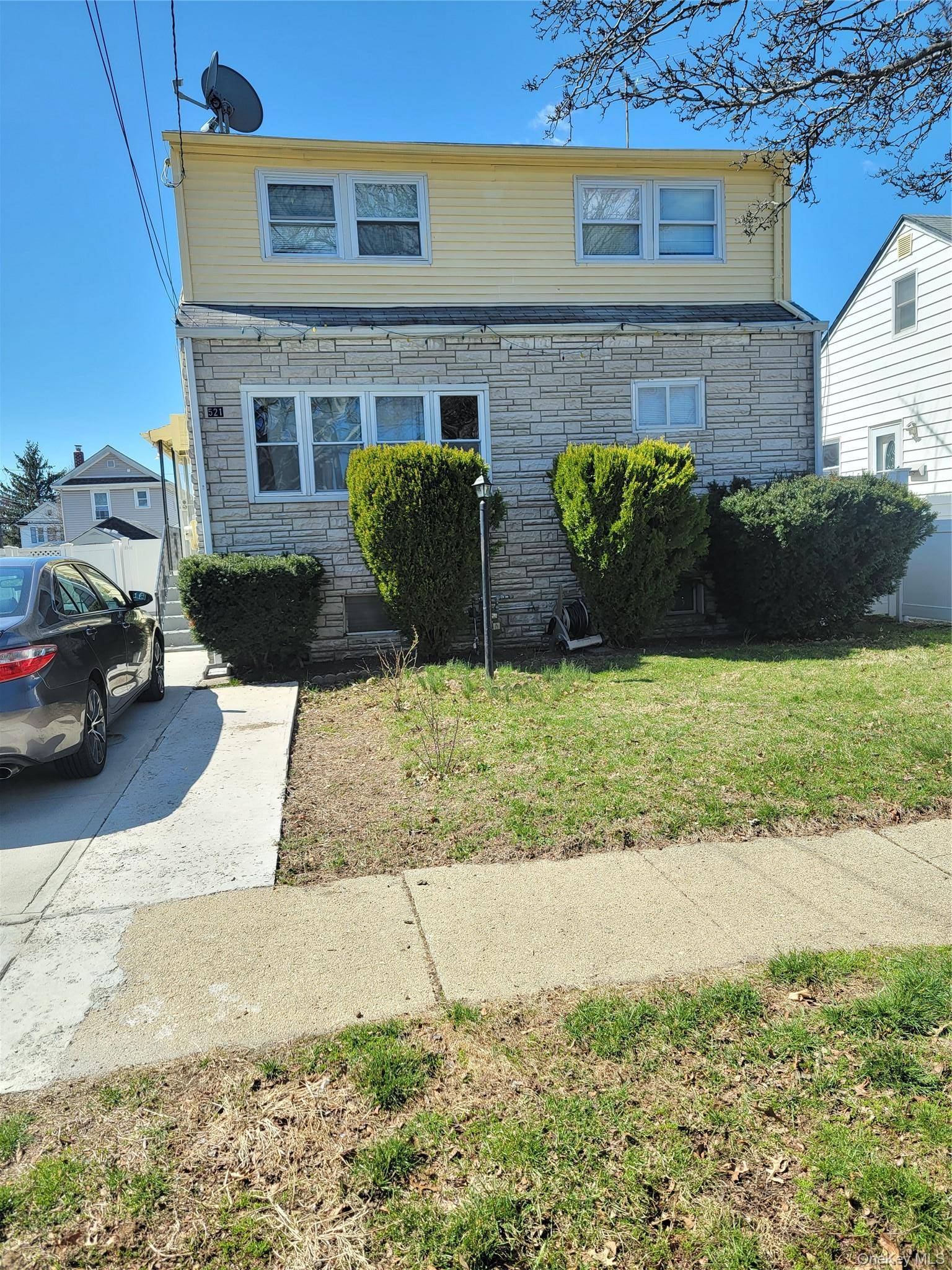 521 N 7th ST, New Hyde Park, NY 11040