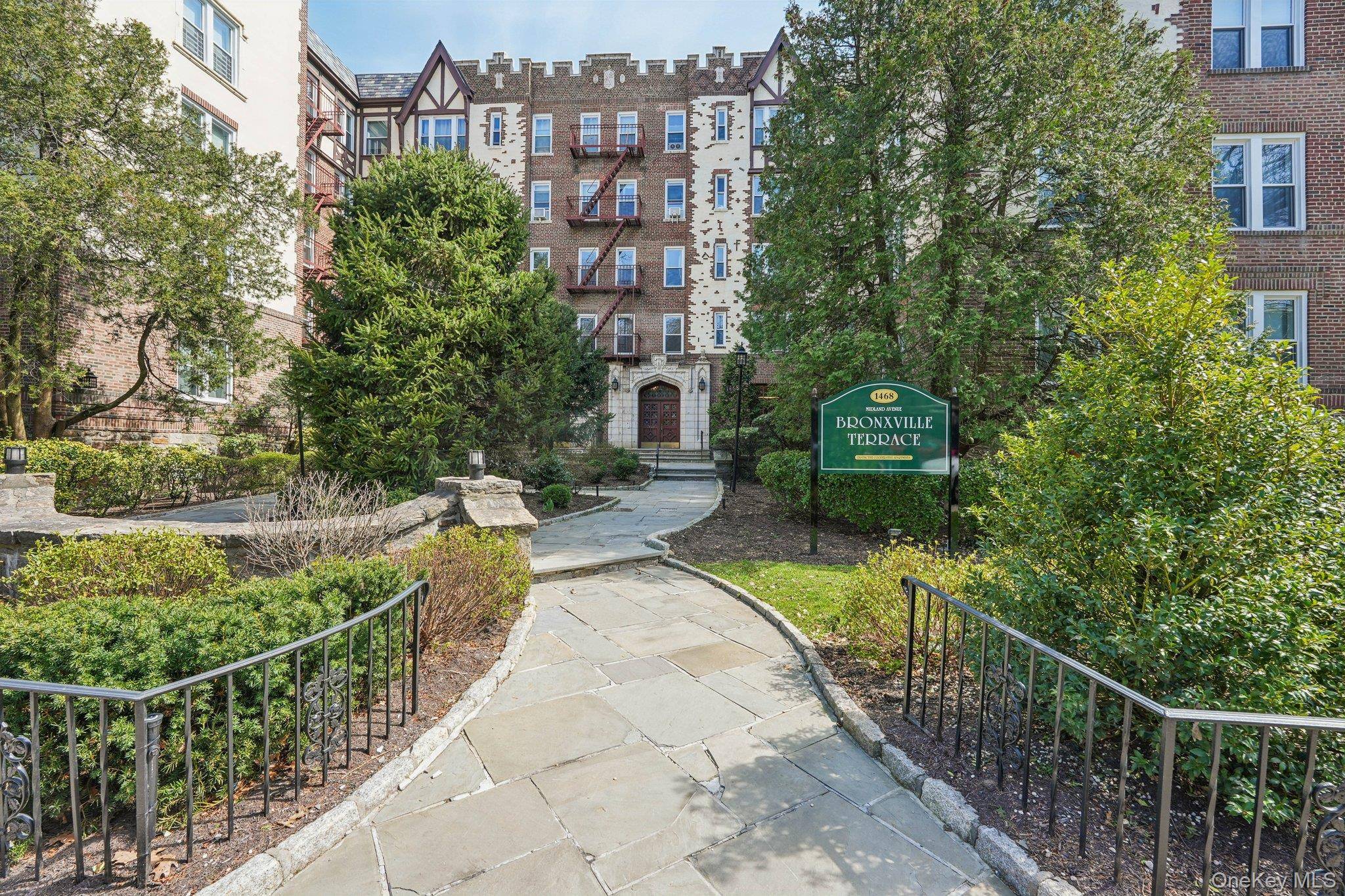 1468 Midland AVE #2C, Bronxville, NY 10708