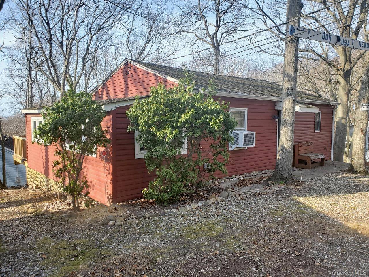 15 E Way PATH, Baiting Hollow, NY 11933