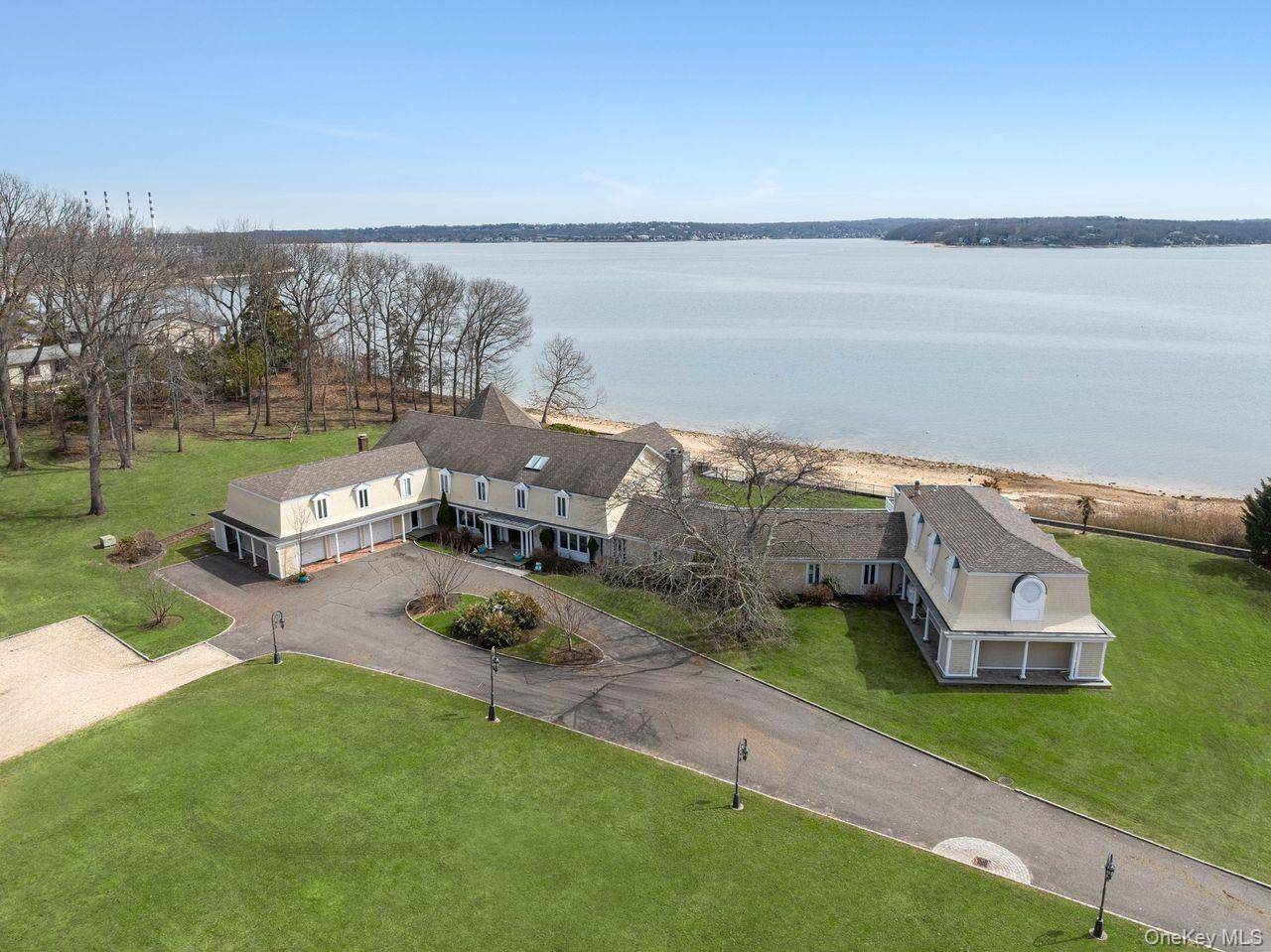 33 Beach RD, Northport, NY 11768