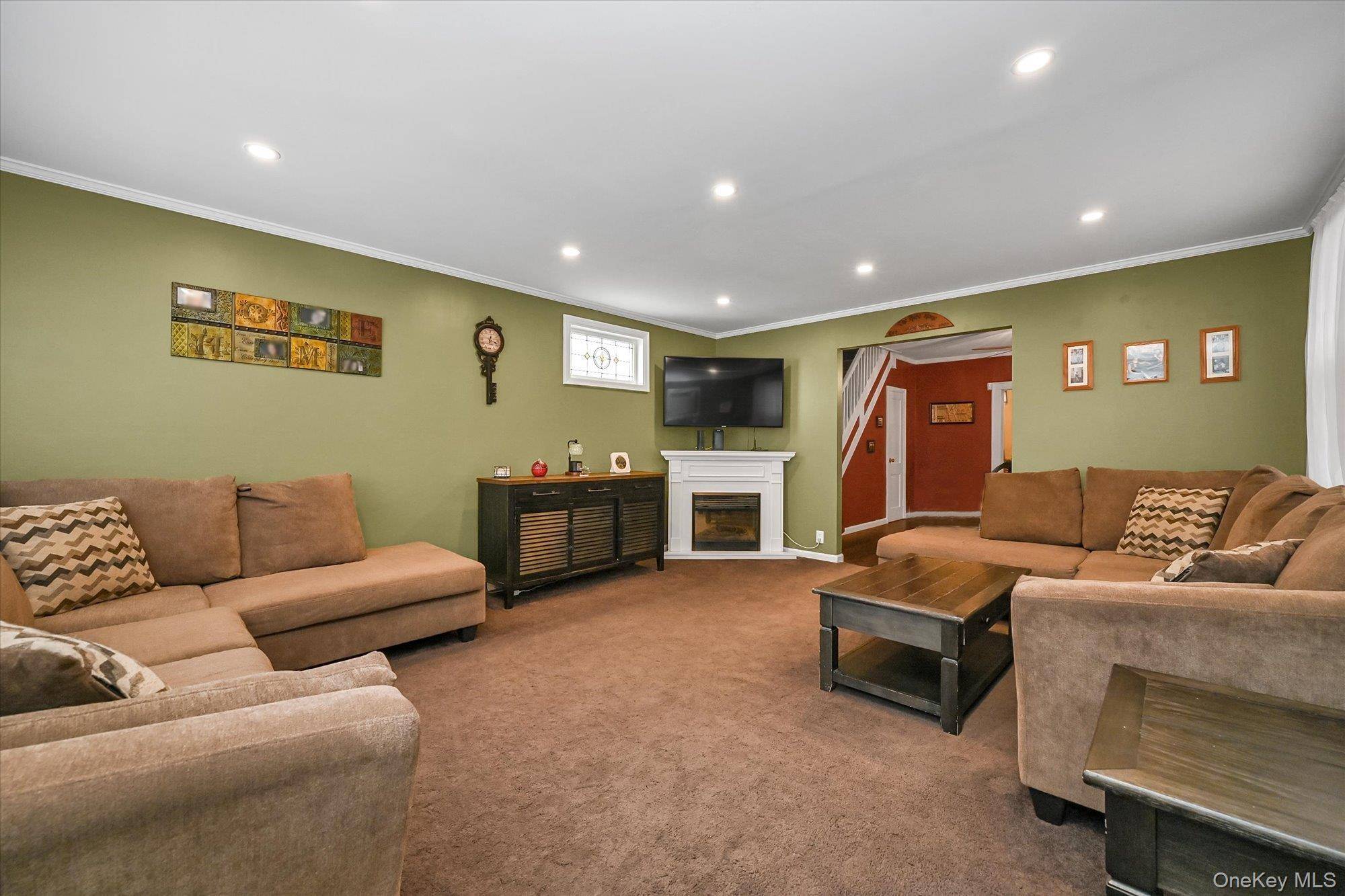 78-33 64th ST, Glendale, NY 11385