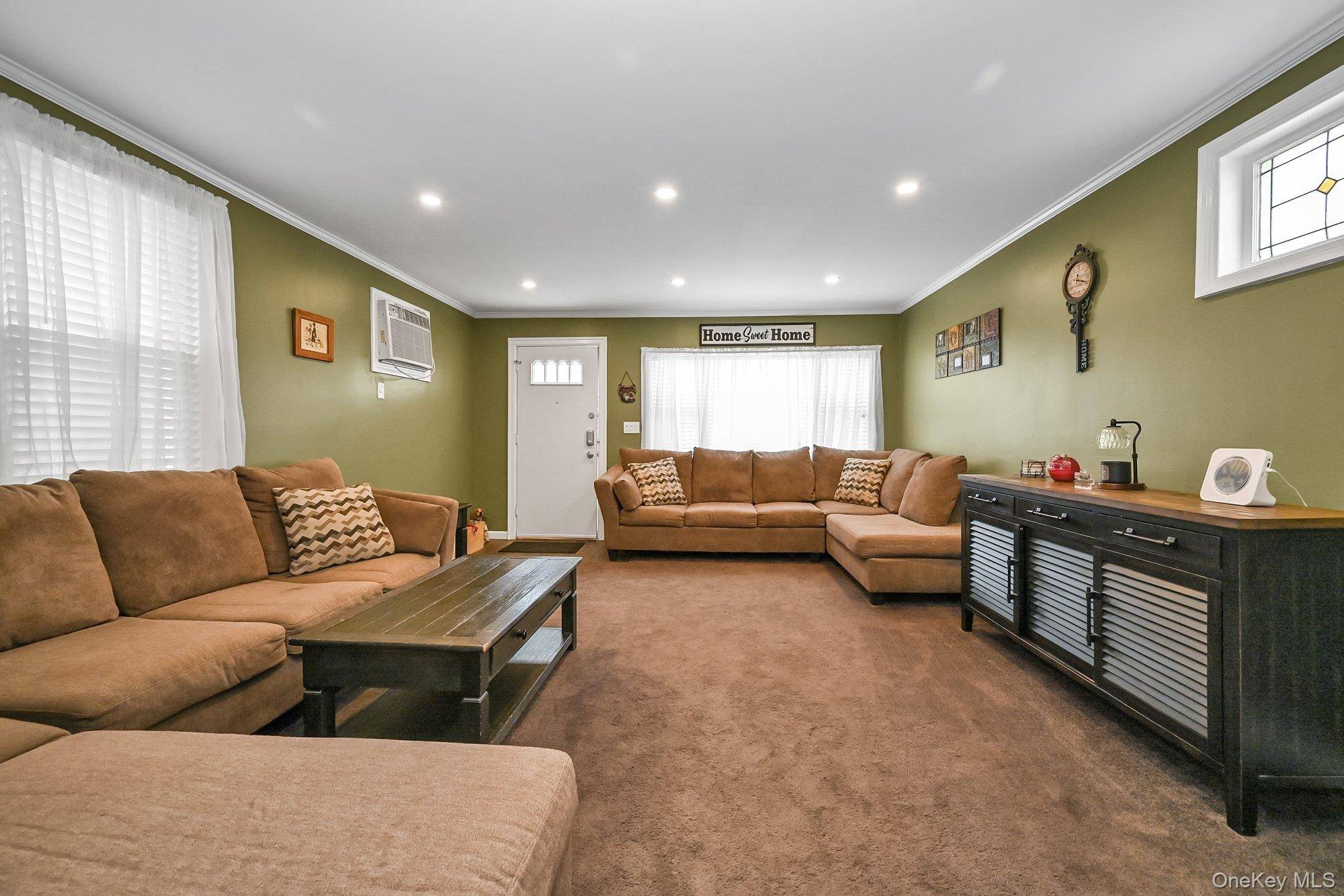 78-33 64th ST, Glendale, NY 11385