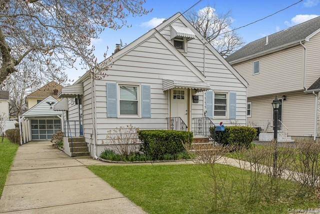 125 Bryson AVE, Staten Island, NY 10302