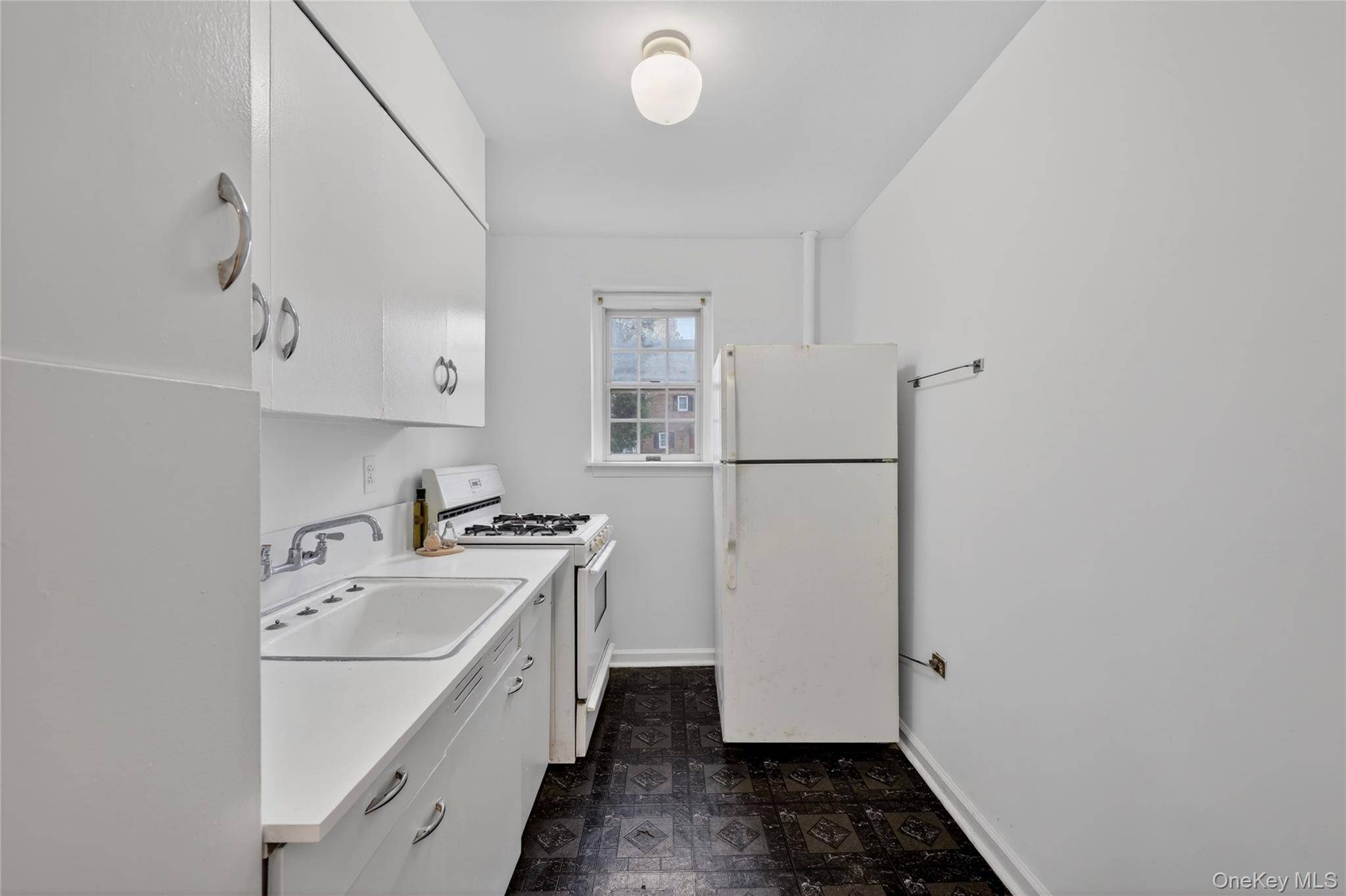 765 N Broadway #15B, Hastings-on-hudson, NY 10706