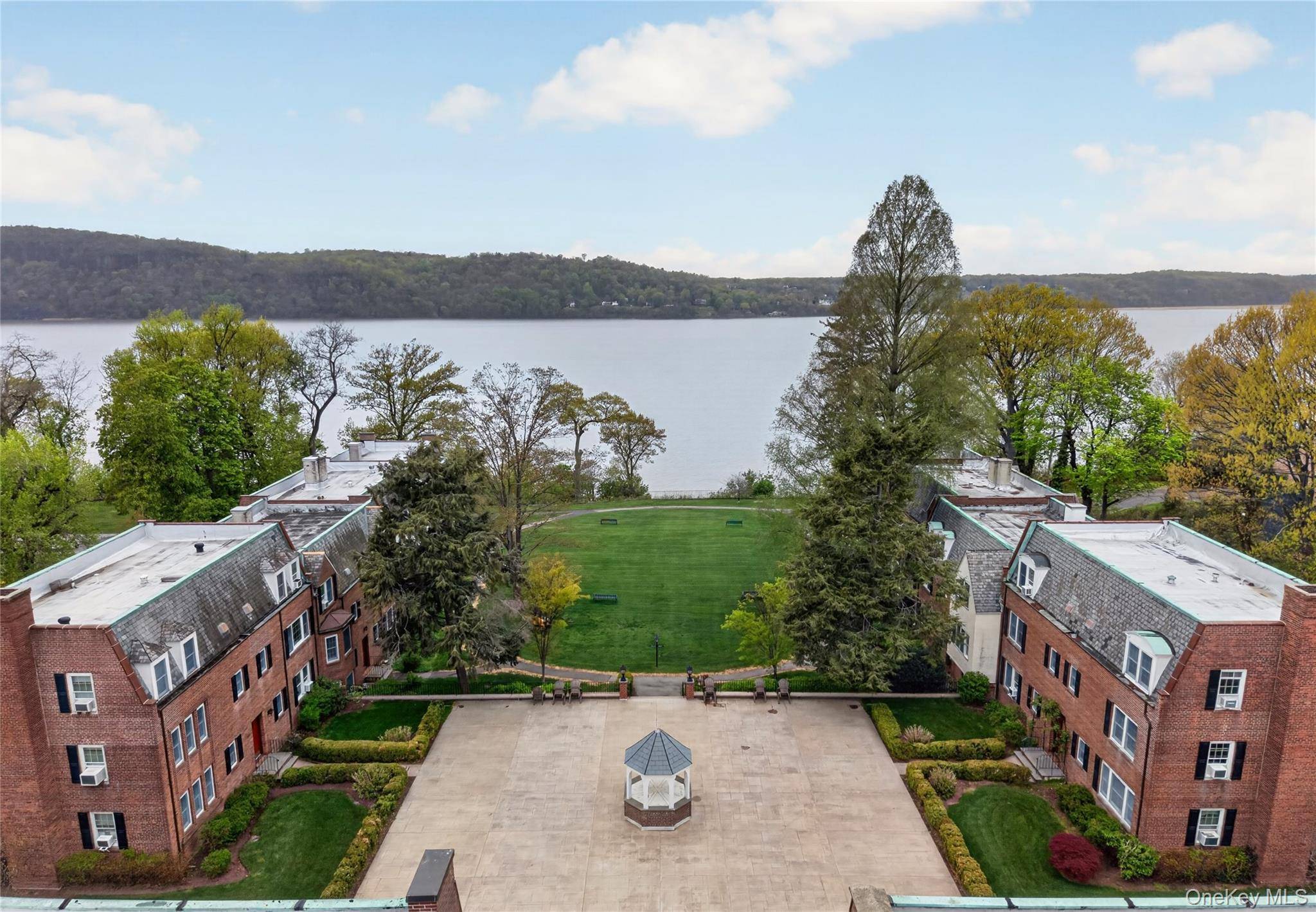 765 N Broadway #15B, Hastings-on-hudson, NY 10706