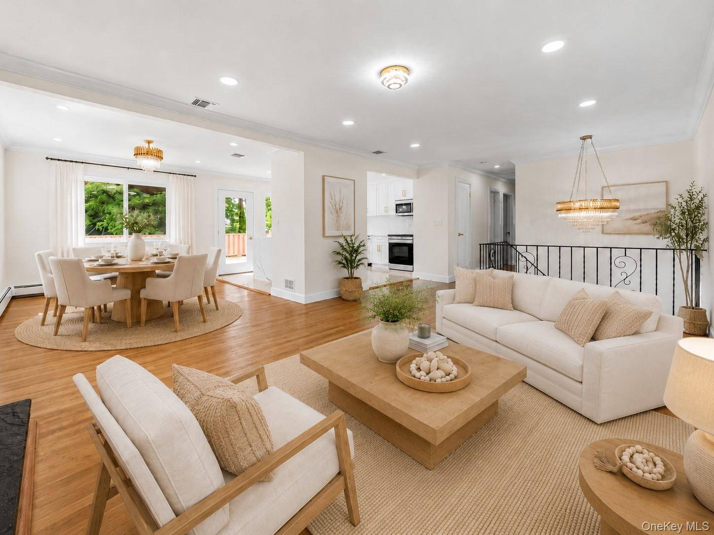 12 Deans LN, Bayville, NY 11709