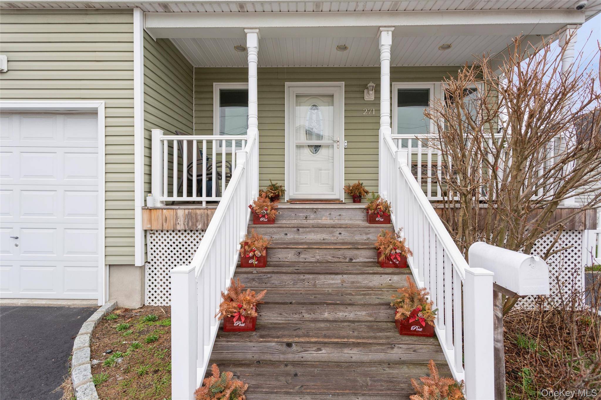 271 Arthur ST, Freeport, NY 11520