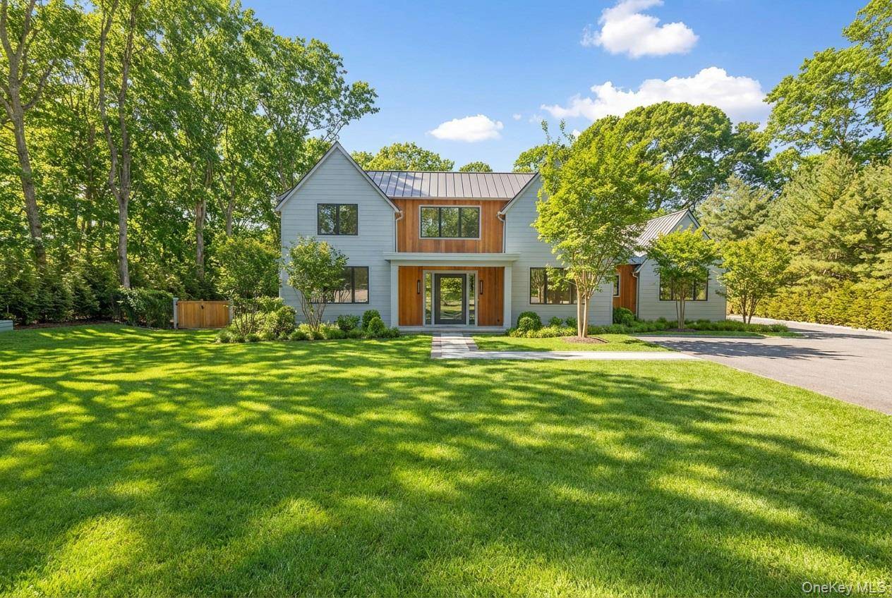 8 Ashwood CT, Southampton, NY 11968